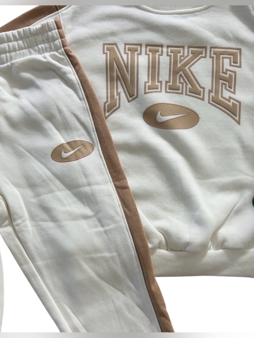 Nike Ivory/Tan Crewneck Sweatshirt and Jogger Pants Set Boys Size 5 NWT - Picture 2 of 2